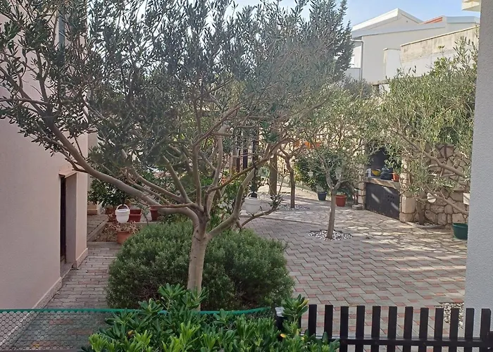Apartment With Parking Space Pag - 25319 Pag Town